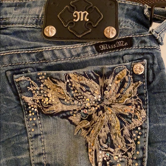 Miss Me Women Jean. Used but very good condition - Picture 5 of 7